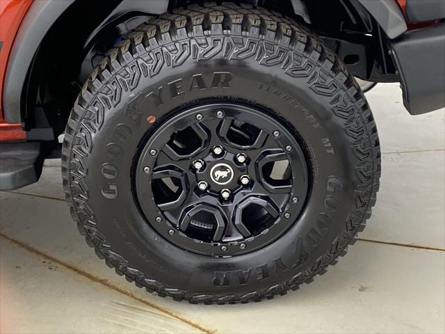 Photo of 2023 HOT PEPPER RED MET TINT CC Ford Bronco
