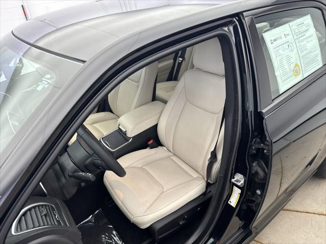 Photo of 2023 Gloss Black Chrysler 300