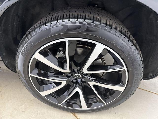 Photo of 2025 Onyx Black Metall Volvo XC90