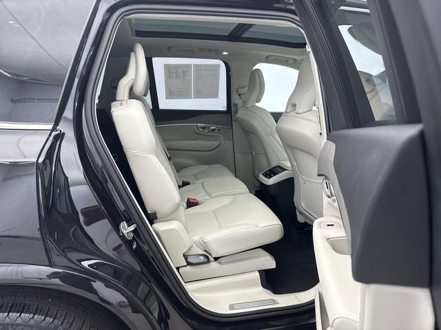 Photo of 2025 Onyx Black Metall Volvo XC90
