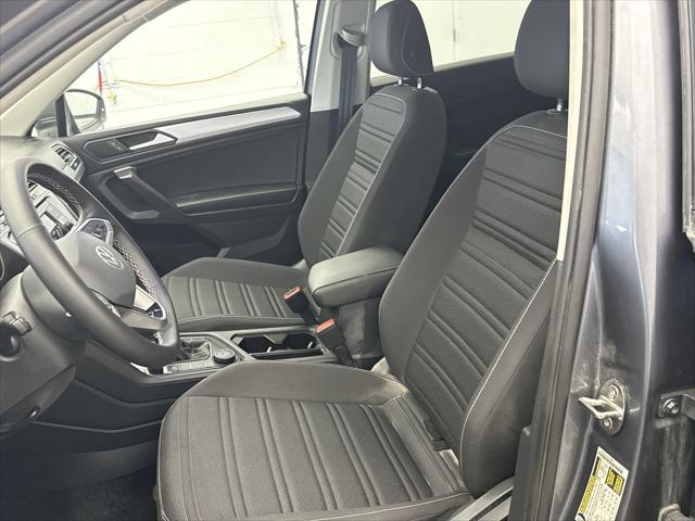Photo of 2024 Platinum Gray Volkswagen Tiguan