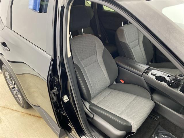 Photo of 2023 Super Black Nissan Rogue