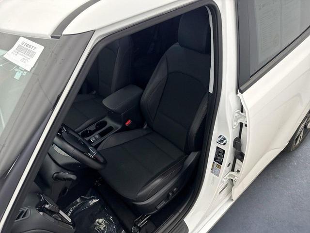 Photo of 2025 Snow White Pearl Kia Soul