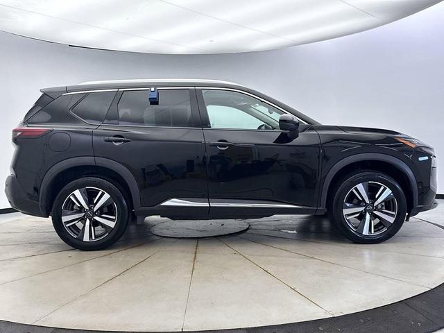 Photo of 2023 Super Black Nissan Rogue