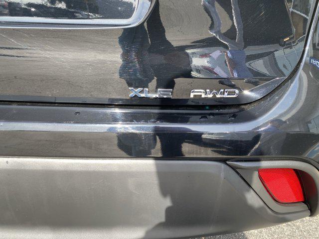 Photo of 2022 Midnight Black Metallic Toyota Highlander