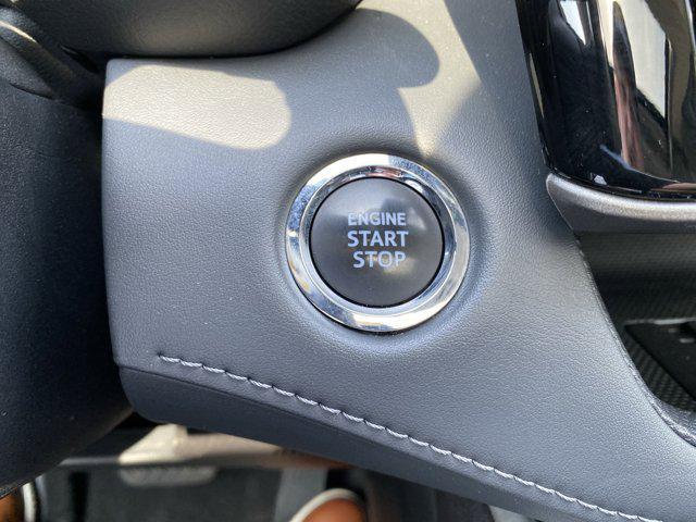 Photo of 2022 Midnight Black Metallic Toyota Highlander