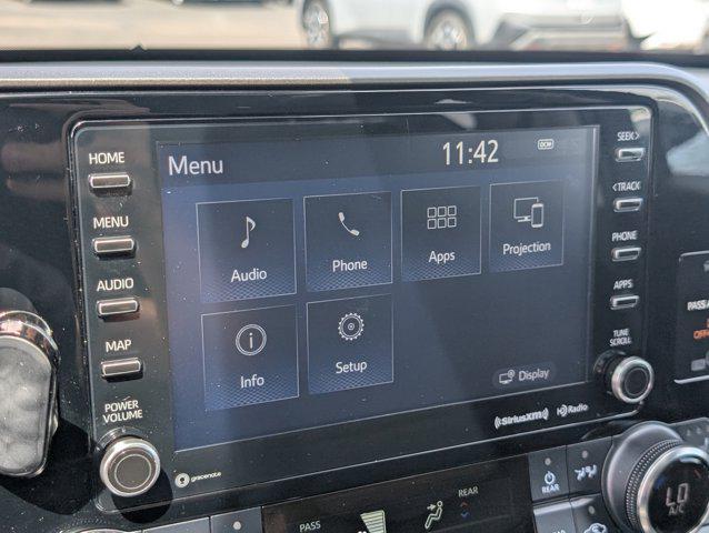 Photo of 2022 Midnight Black Metallic Toyota Highlander