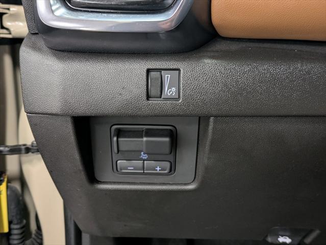 Photo of 2023 Desert Sand Metallic GMC Canyon