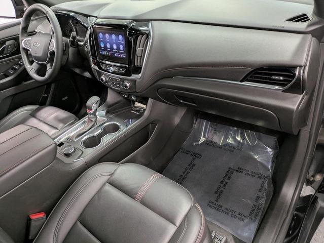 Photo of 2023 Mosaic Black Metallic Chevrolet Traverse