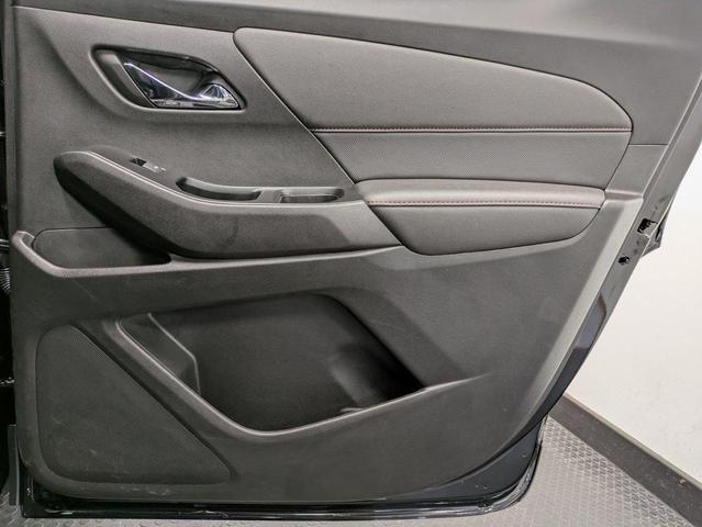 Photo of 2023 Mosaic Black Metallic Chevrolet Traverse