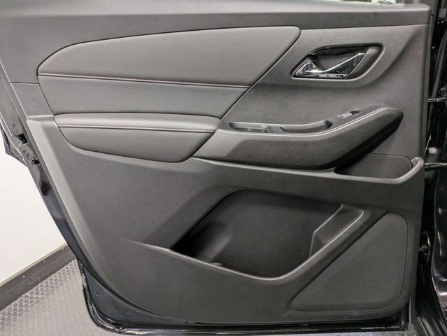Photo of 2023 Mosaic Black Metallic Chevrolet Traverse