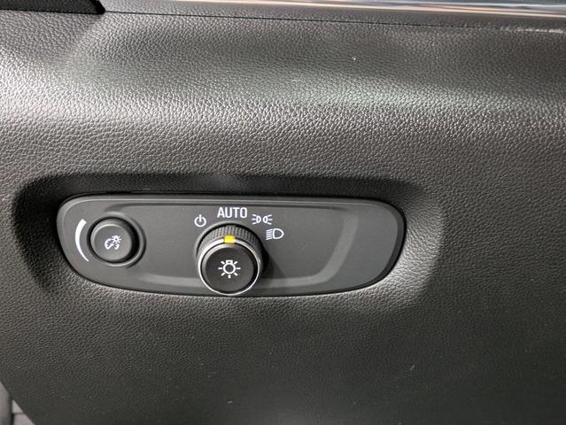 Photo of 2023 Mosaic Black Metallic Chevrolet Traverse