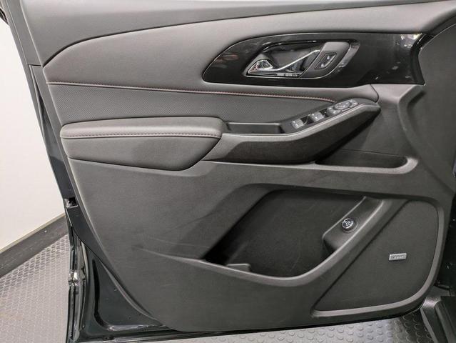 Photo of 2023 Mosaic Black Metallic Chevrolet Traverse