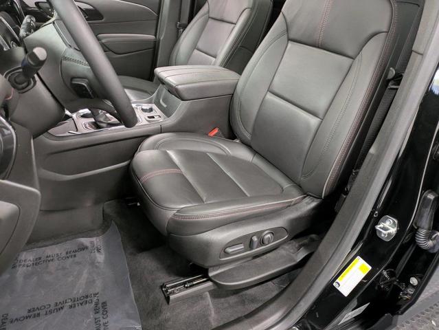 Photo of 2023 Mosaic Black Metallic Chevrolet Traverse