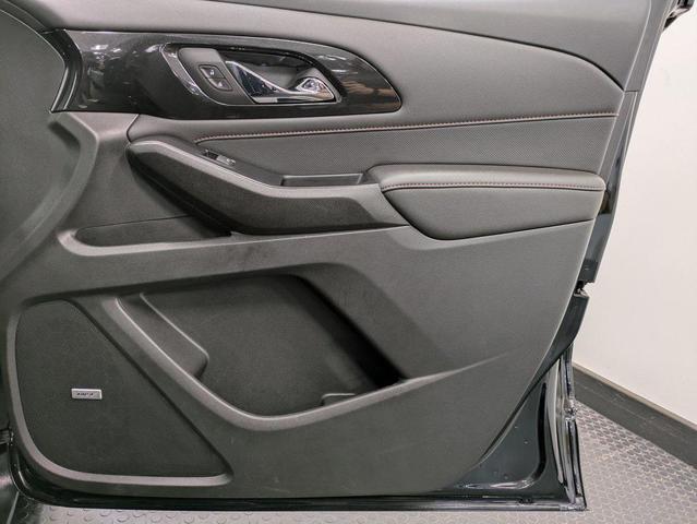 Photo of 2023 Mosaic Black Metallic Chevrolet Traverse