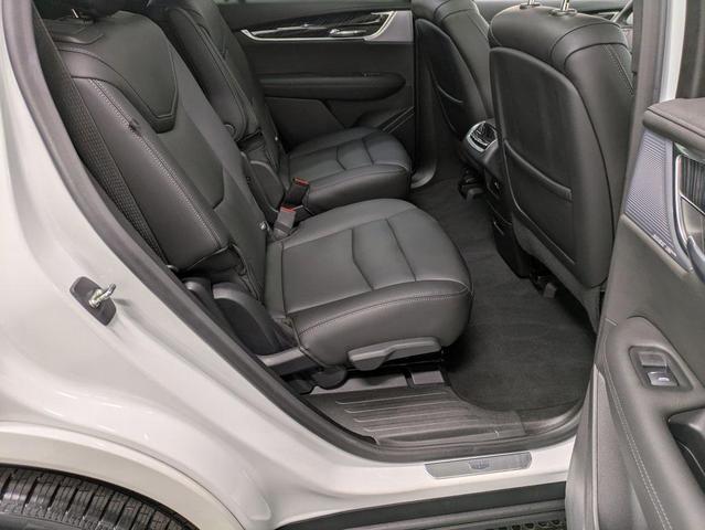 Photo of 2022 Crystal White Tricoat Cadillac XT6