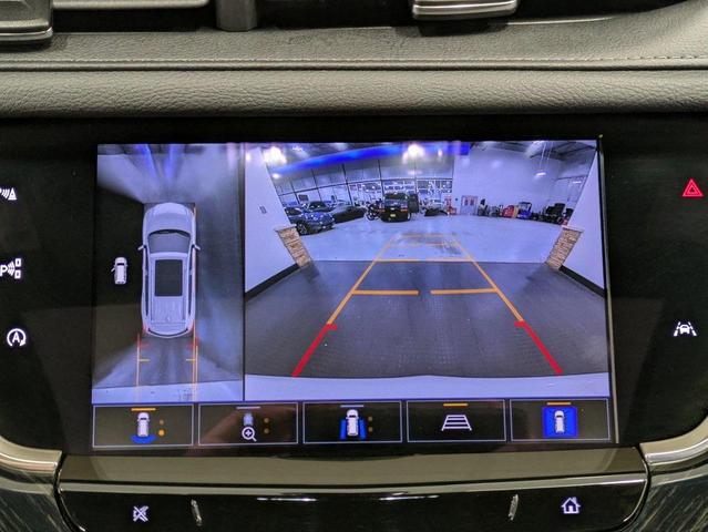 Photo of 2022 Crystal White Tricoat Cadillac XT6