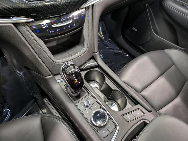 Photo of 2022 Crystal White Tricoat Cadillac XT6
