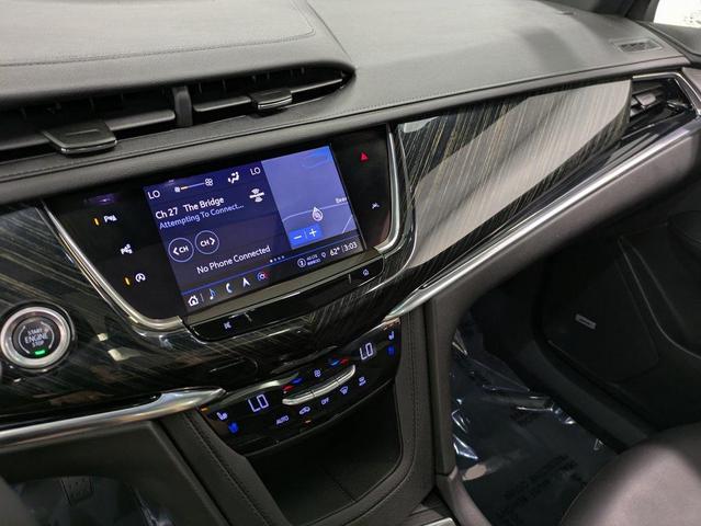 Photo of 2022 Crystal White Tricoat Cadillac XT6