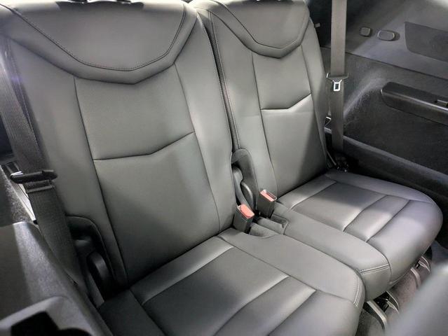 Photo of 2022 Crystal White Tricoat Cadillac XT6