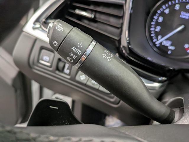 Photo of 2022 Crystal White Tricoat Cadillac XT6