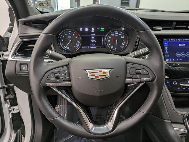Photo of 2022 Crystal White Tricoat Cadillac XT6
