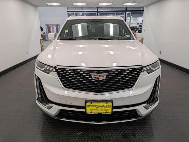 Photo of 2022 Crystal White Tricoat Cadillac XT6
