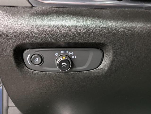 Photo of 2022 Northsky Blue Metallic Chevrolet Traverse