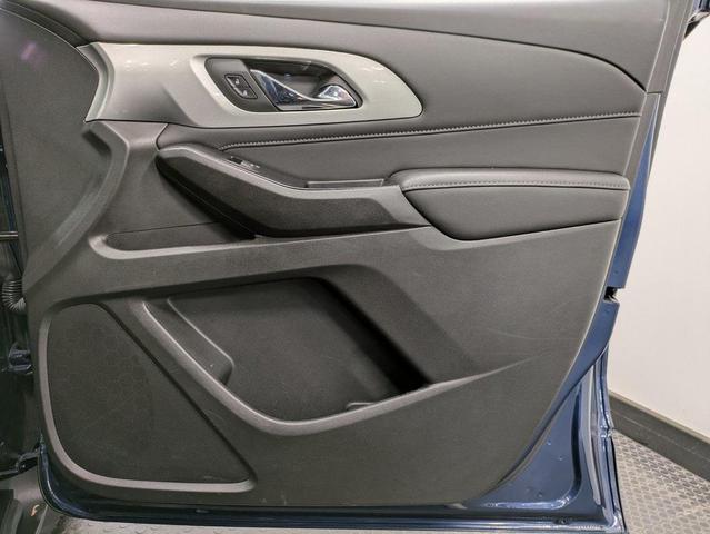 Photo of 2022 Northsky Blue Metallic Chevrolet Traverse
