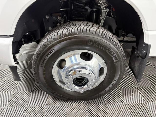 Photo of 2025 STAR WHITE Ford F-350