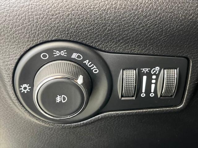 Photo of 2024 Bright White Clearcoat Jeep Compass