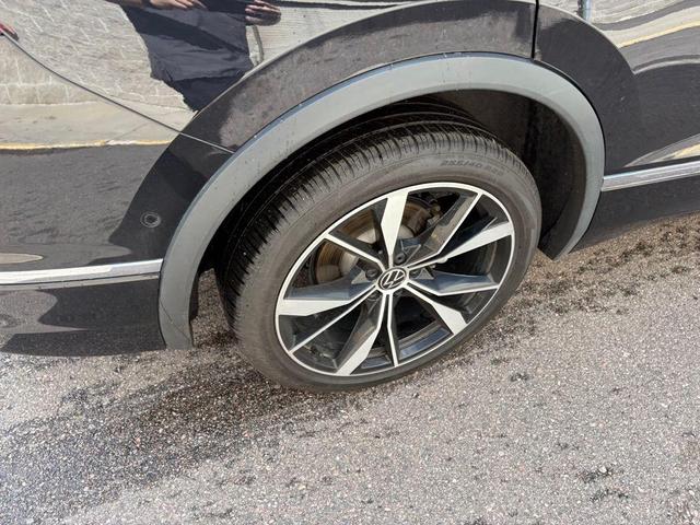 Photo of 2024 Deep Black Volkswagen Tiguan