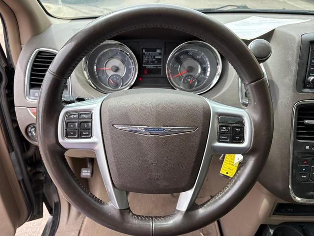 Photo of 2014 Brilliant Black Crystal Pearlcoat Chrysler Town & Country