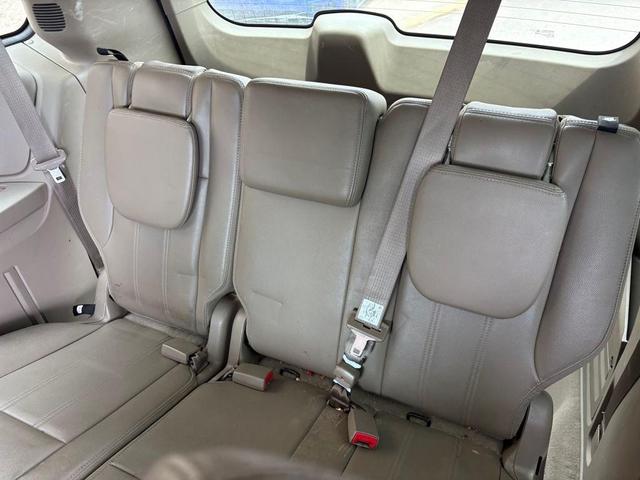 Photo of 2014 Brilliant Black Crystal Pearlcoat Chrysler Town & Country