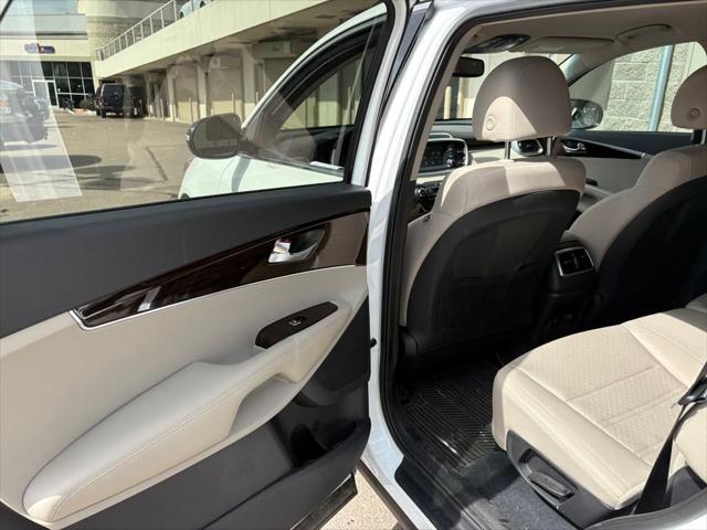 Photo of 2020 Snow White Pearl Kia Sorento