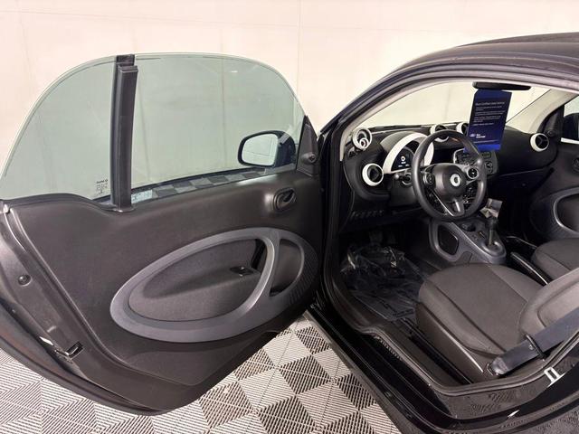 Photo of 2018 Black smart ForTwo Electric Drive