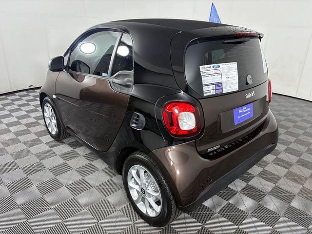 Photo of 2018 Black smart ForTwo Electric Drive