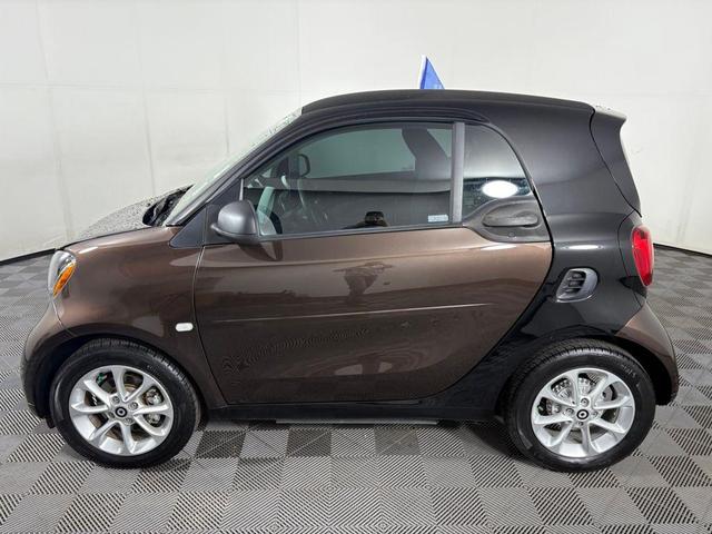 Photo of 2018 Black smart ForTwo Electric Drive