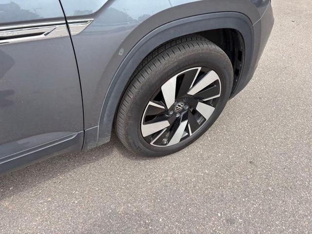 Photo of 2024 Gray Volkswagen Atlas Cross Sport