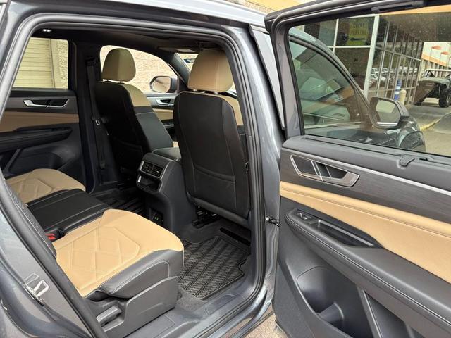 Photo of 2024 Gray Volkswagen Atlas Cross Sport