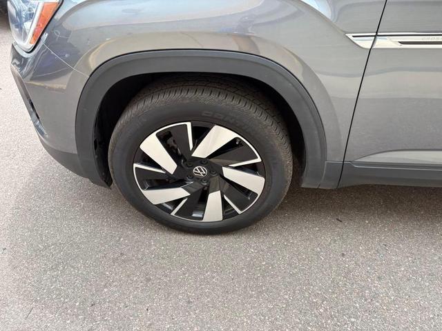 Photo of 2024 Gray Volkswagen Atlas Cross Sport