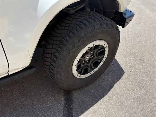 Photo of 2023 OXFORD WHITE Ford Bronco