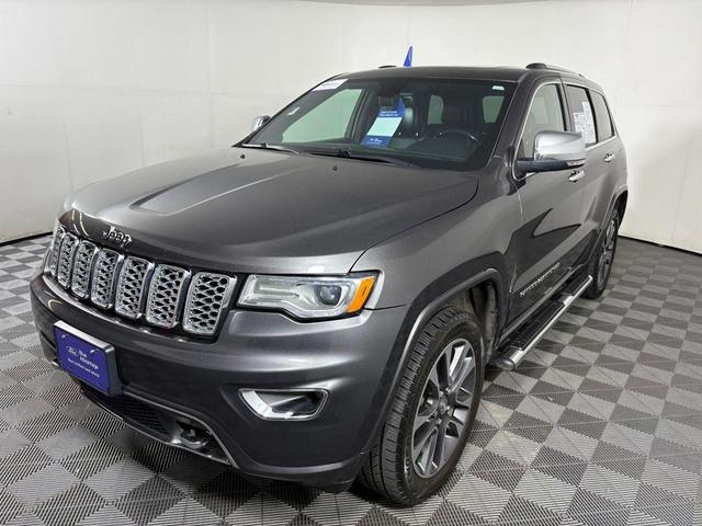 Photo of 2017 Granite Crystal Metallic Clearcoat Jeep Grand Cherokee