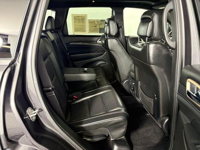 Photo of 2017 Granite Crystal Metallic Clearcoat Jeep Grand Cherokee