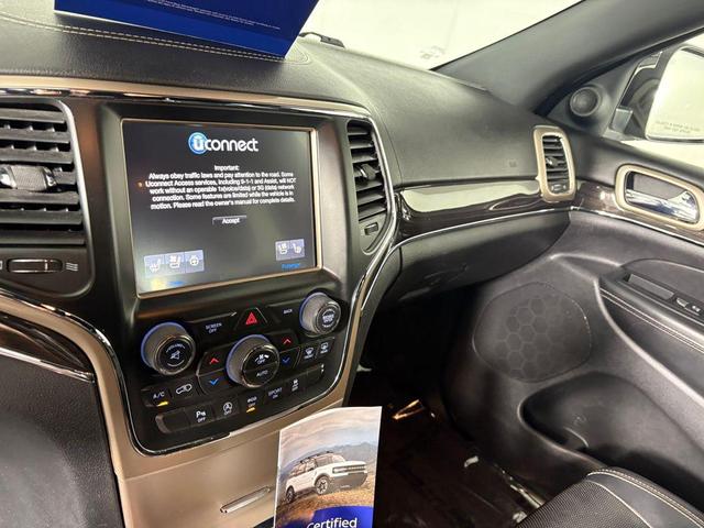 Photo of 2017 Granite Crystal Metallic Clearcoat Jeep Grand Cherokee