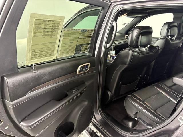 Photo of 2017 Granite Crystal Metallic Clearcoat Jeep Grand Cherokee