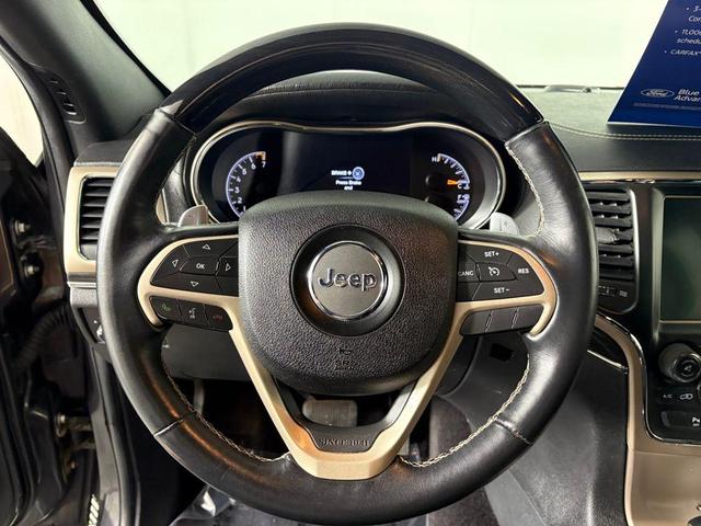 Photo of 2017 Granite Crystal Metallic Clearcoat Jeep Grand Cherokee