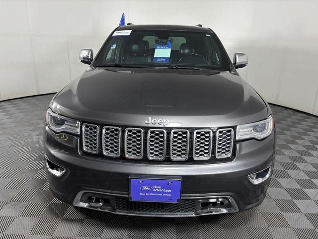 Photo of 2017 Granite Crystal Metallic Clearcoat Jeep Grand Cherokee