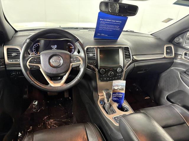 Photo of 2017 Granite Crystal Metallic Clearcoat Jeep Grand Cherokee