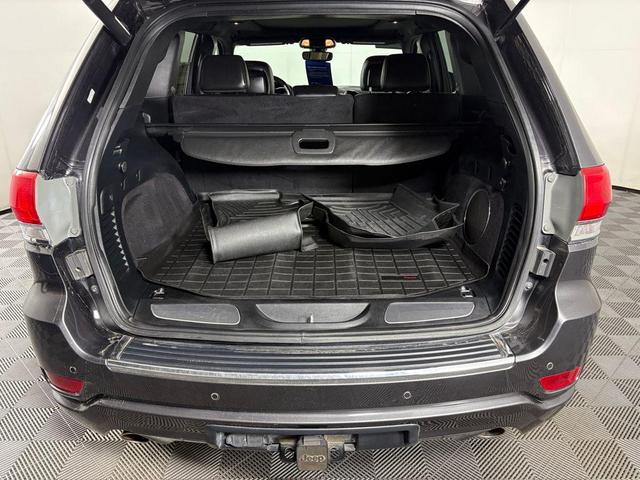 Photo of 2017 Granite Crystal Metallic Clearcoat Jeep Grand Cherokee